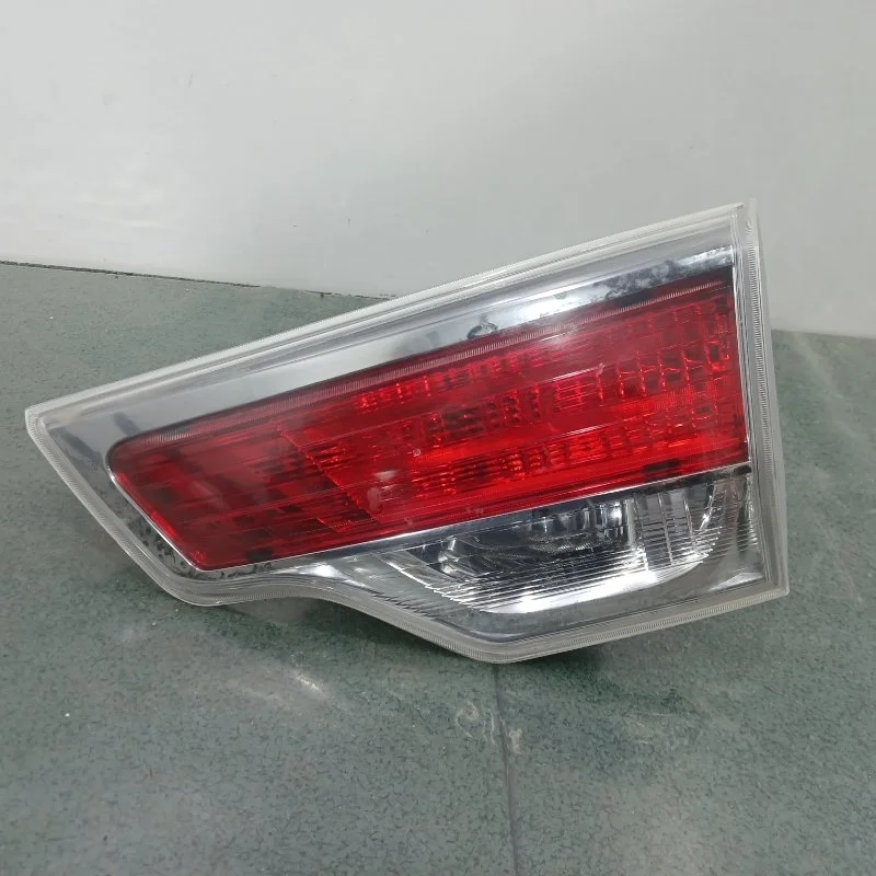 Фонарь внутренний Toyota Highlander 2013 815800E050 ASU50 2GRFE, задний правый