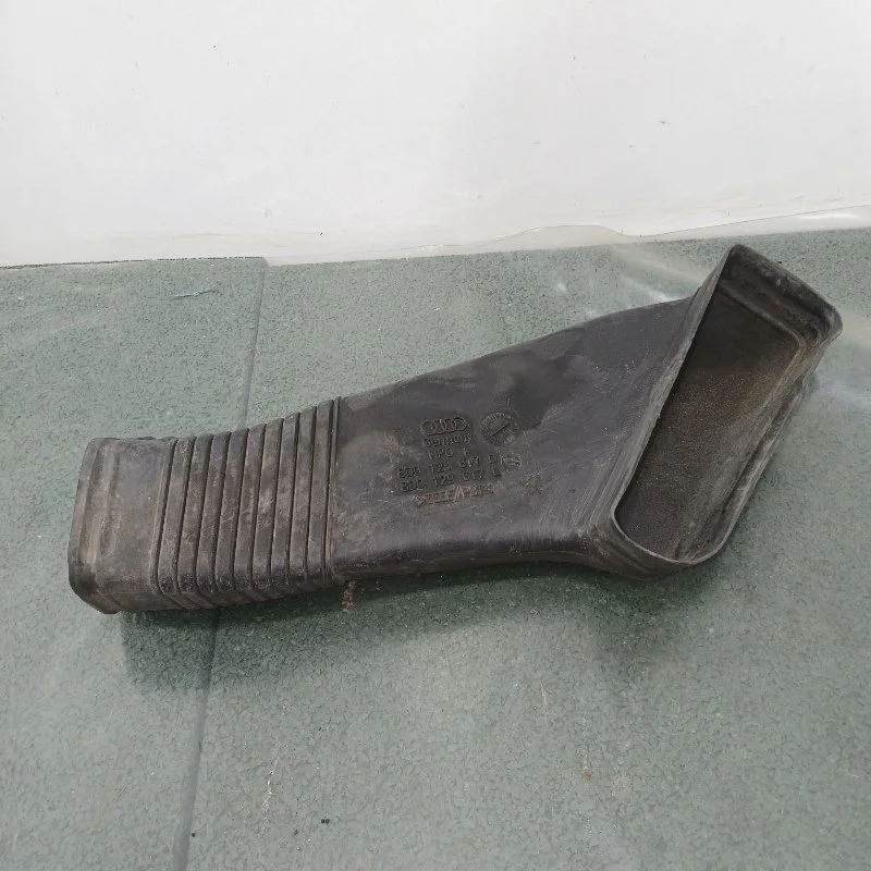 Патрубок впускного коллектора (воздуховод) Audi A6 Allroad 2003 8D0129617D 4B 2.7