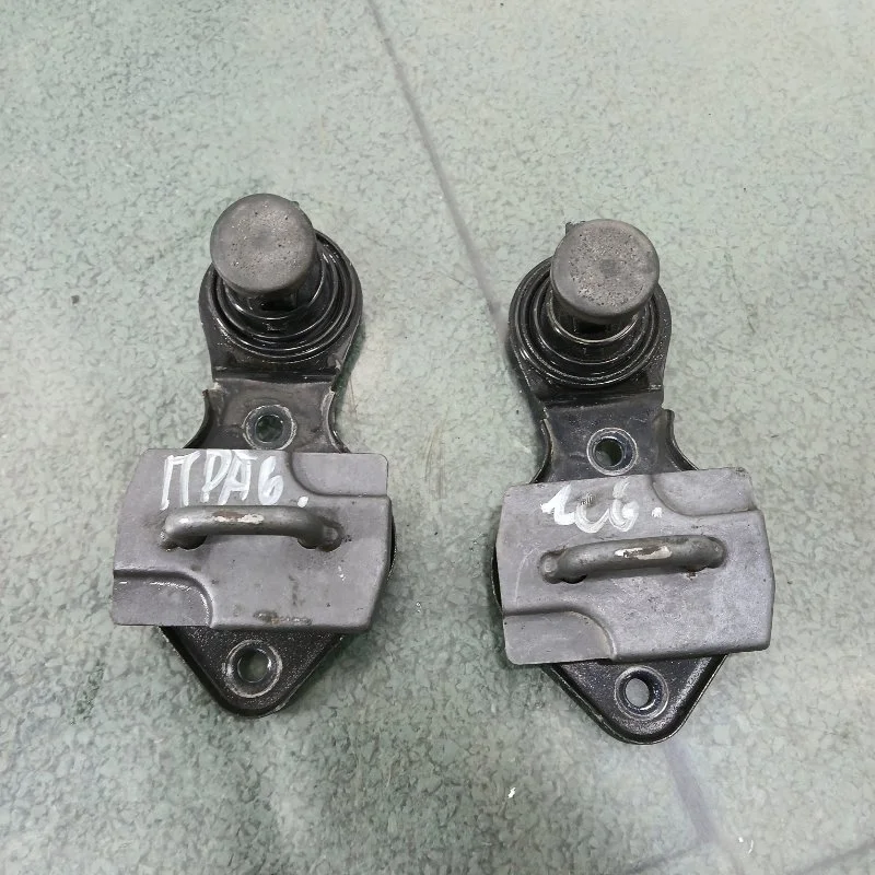 Петля замка капота Mercedes-Benz Cls 2005 A2118800360 W219 M272.964