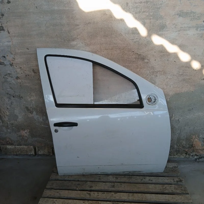 Дверь Renault Duster 2017 801006719R K9K856, передняя правая