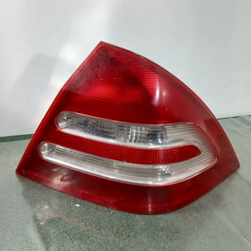 Фонарь Mercedes-Benz C 2001 A2038200264 W203 M111.951, задний правый