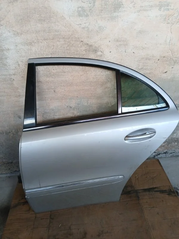 Дверь Mercedes-Benz E-Class 2005 A2117300105 W211 OM642.920