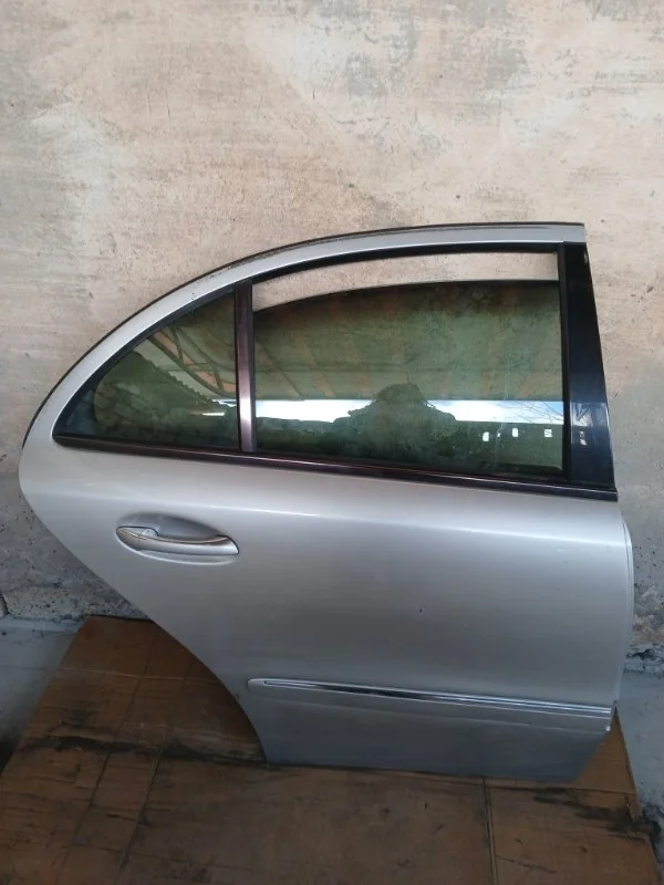 Дверь Mercedes-Benz E-Class 2005 A2117300205 W211 OM642.920, задняя правая