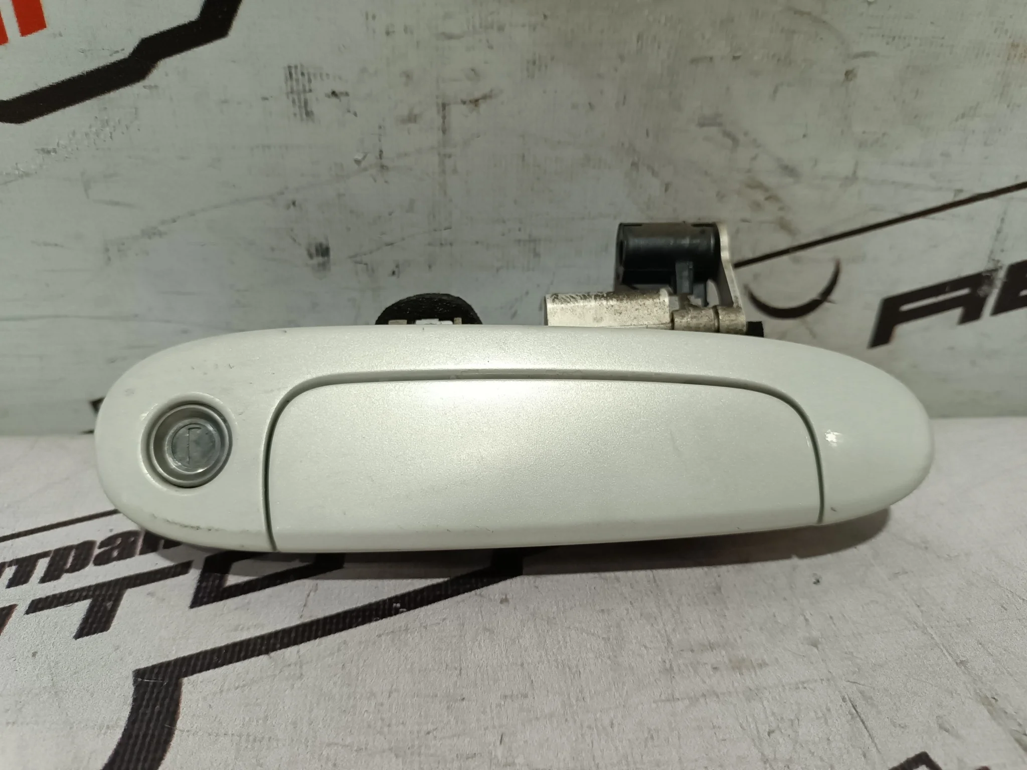 РУЧКА ДВЕРИ ВНЕШНЯЯ TOYOTA ECHO PLATZ VITZ YARIS NCP10 NCP12 NCP13 NCP15 NCP16 SCP10 SCP11 SCP13 ПЕРЕДНЯЯ ПРАВАЯ 6921052010 белый перламутр, 057 KA7932Z