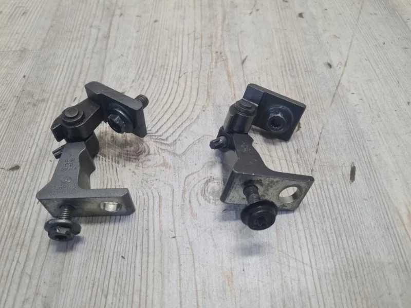 Петли двери VW Touareg NF 2013 7P