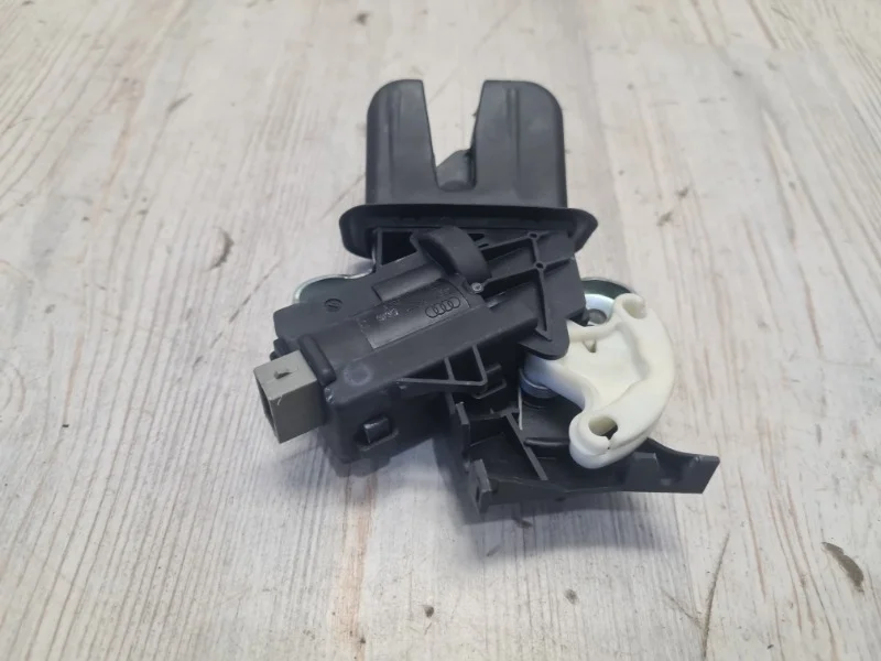 Замок крышки багажника VW Passat B7 2011-2015 3C