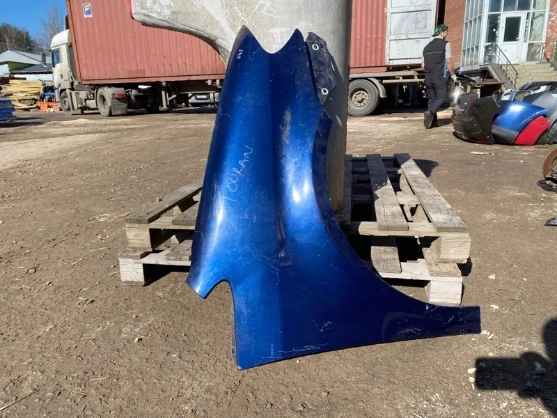 Крыло Volkswagen Touran 1T0821022B 1, переднее правое