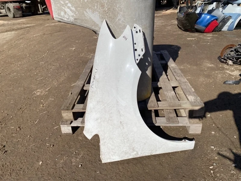 Крыло Volkswagen Touran 1T0821022B 1, переднее правое