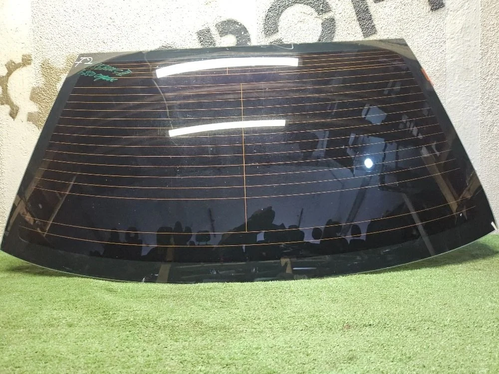 Стекло заднее на Toyota Avensis T250