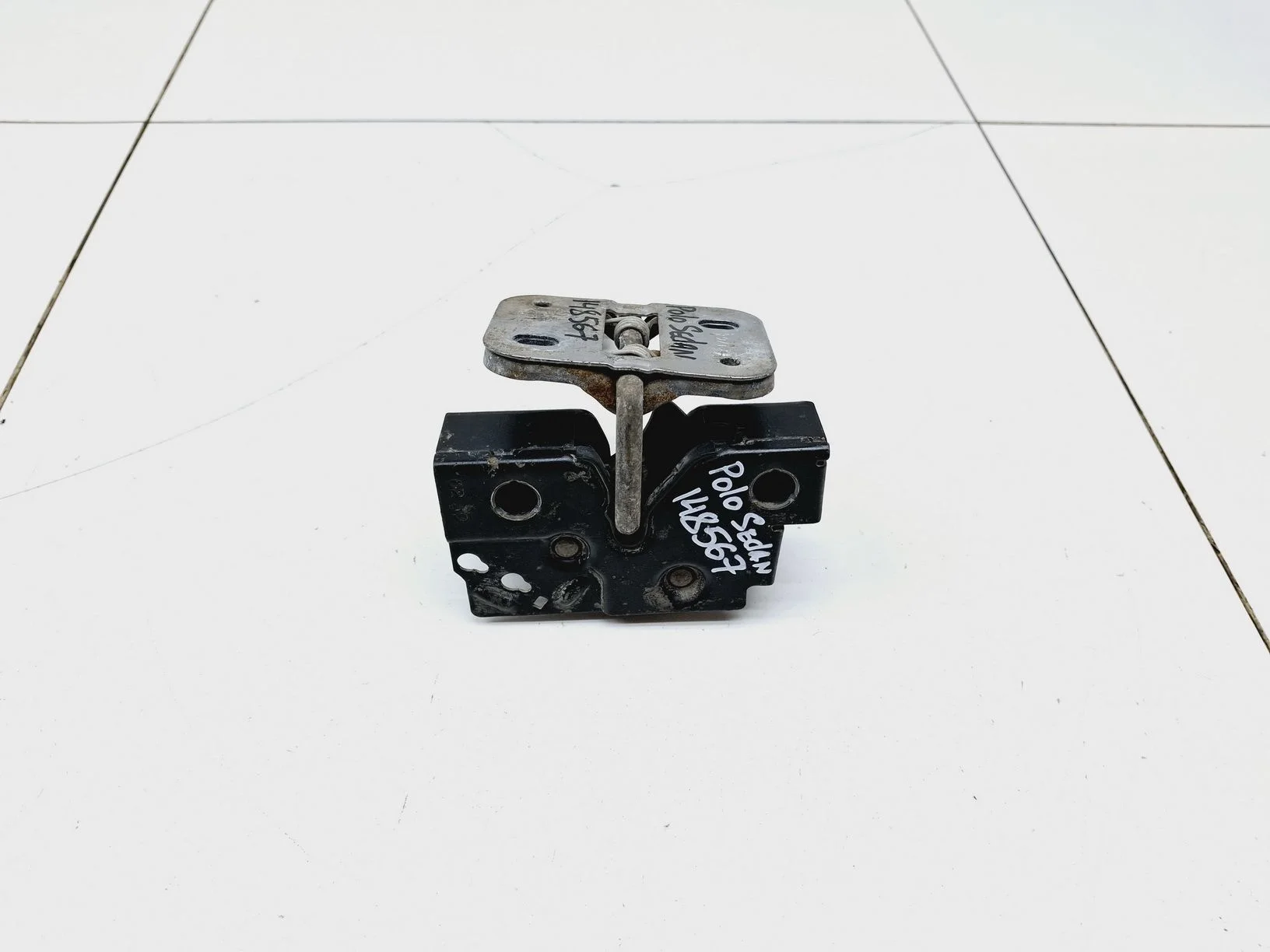 замок капота VW Polo Sedan 2010-2020
