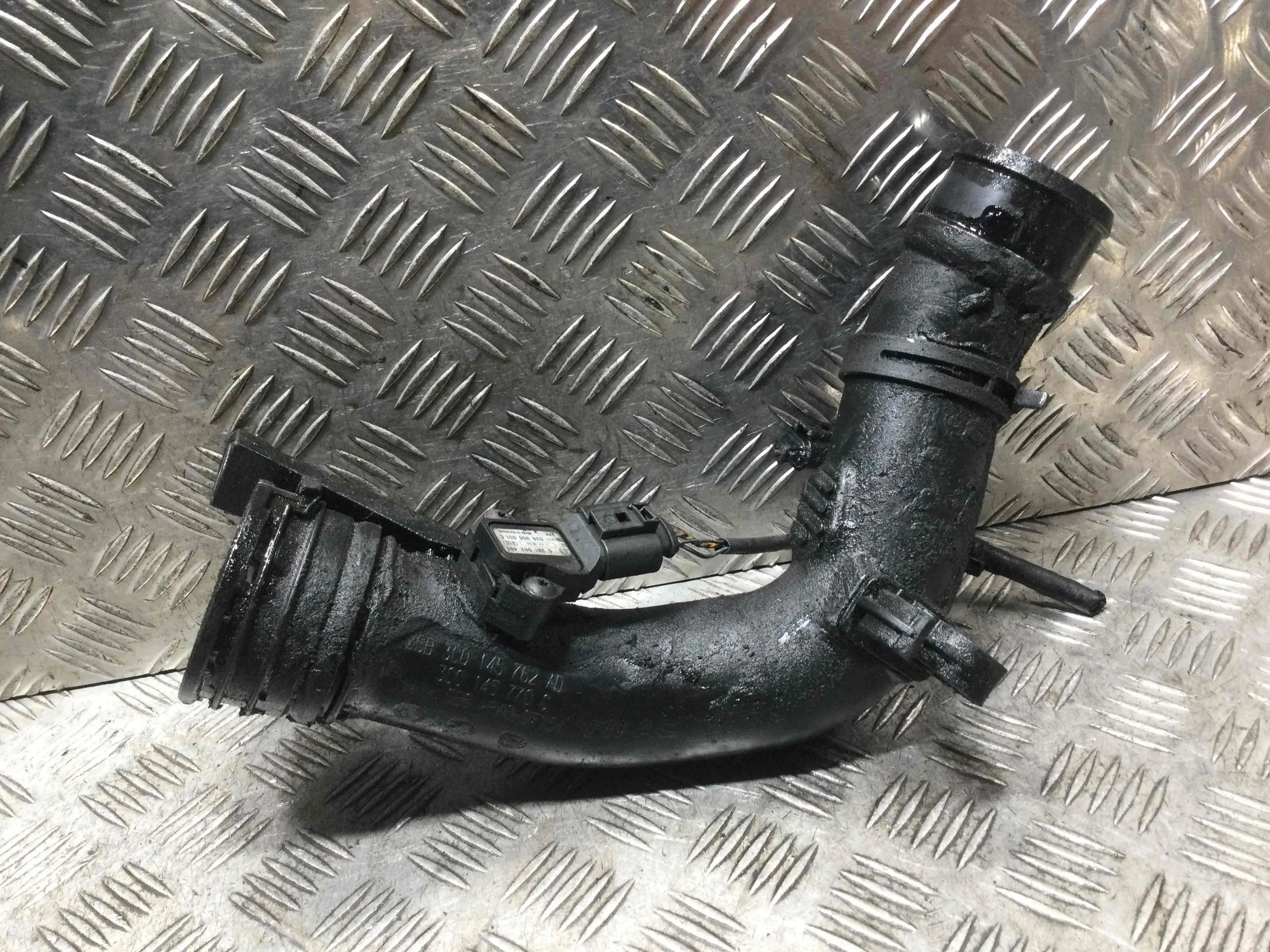 Патрубок интеркулера Volkswagen Golf 5 поколение (2004-2009) дизель 2.0 TDI Механика Х/б