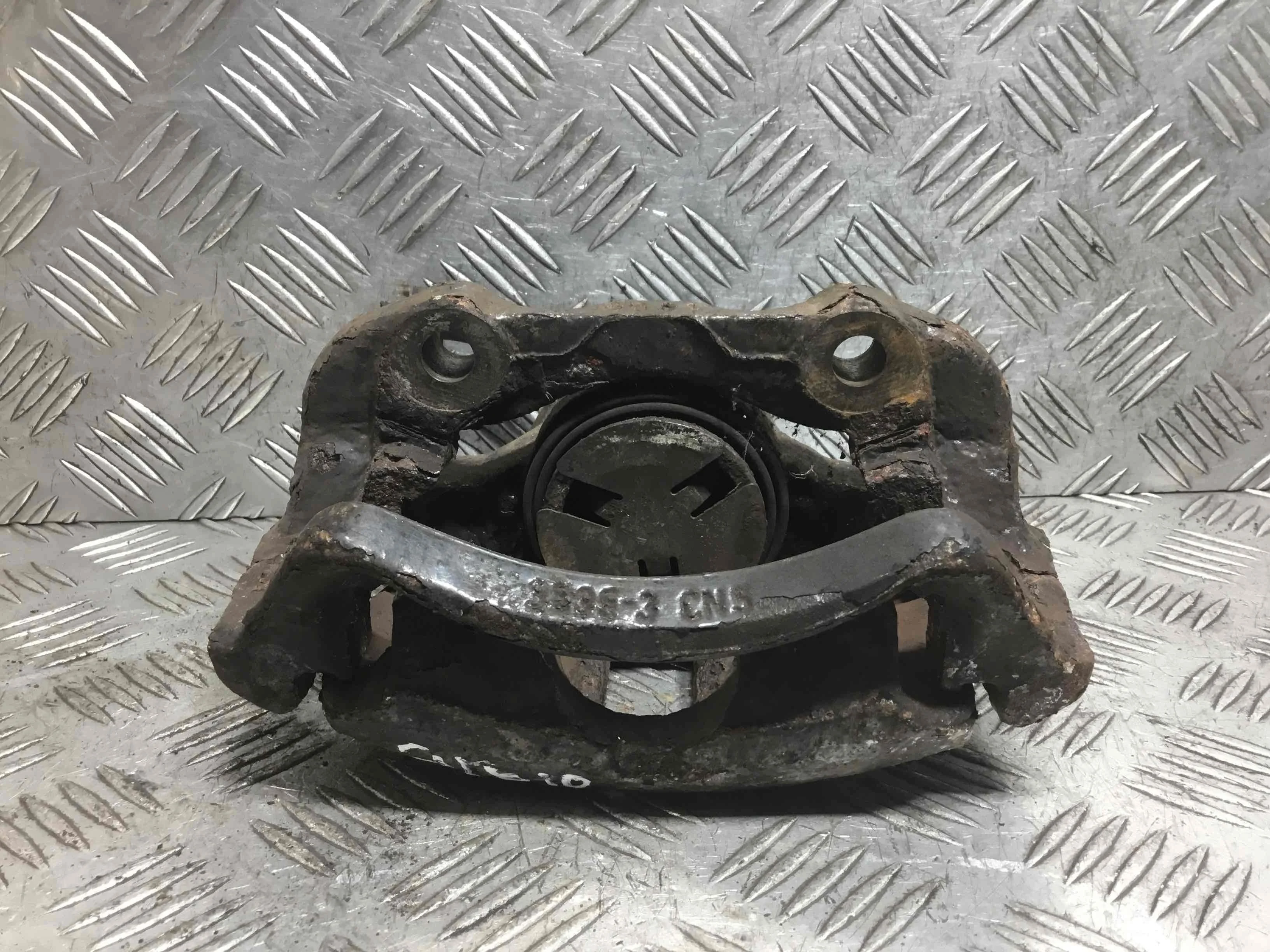 Суппорт передний левый Volkswagen Polo 3 поколение (1994-2001) бензин 1.4 i Механика Седан