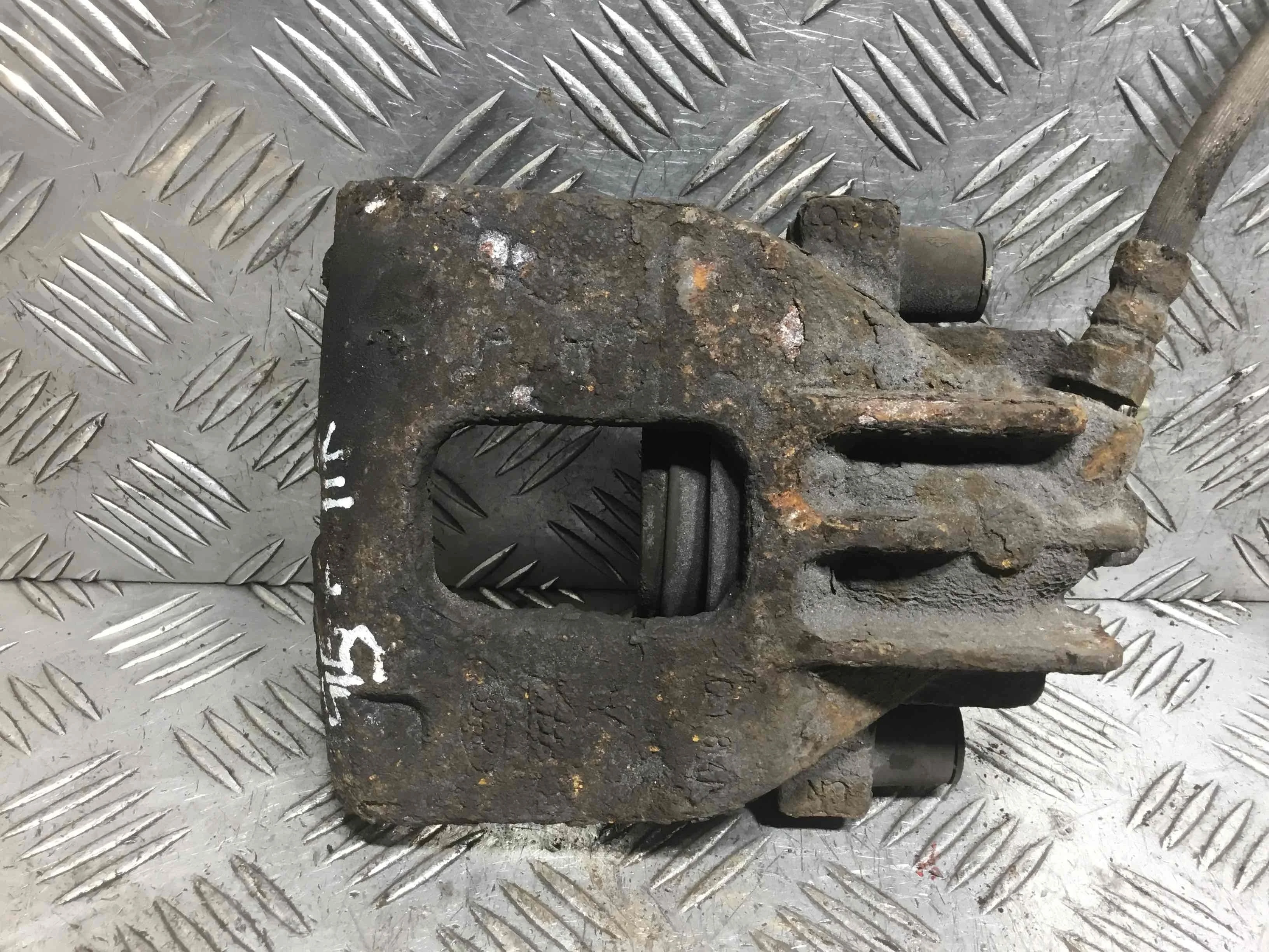 Суппорт передний правый Ford Focus 1 поколение [рестайлинг] (2001-2005) бензин 1.4 i Механика Х/б