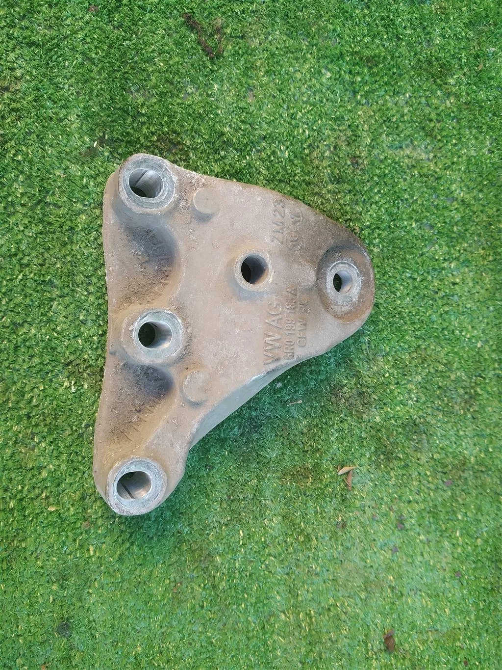 Б.у. кронштейн опоры двигателя SKODA RAPID NH SKODA RAPID NH