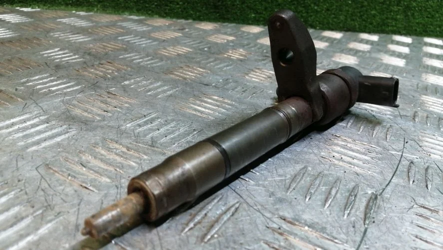 форсунка дизельная Kia,Hyundai D4FB JD Kia,Hyundai Ceed,Accent,Getz,I30,Cerato,Elantra D4FB JD 338002A400