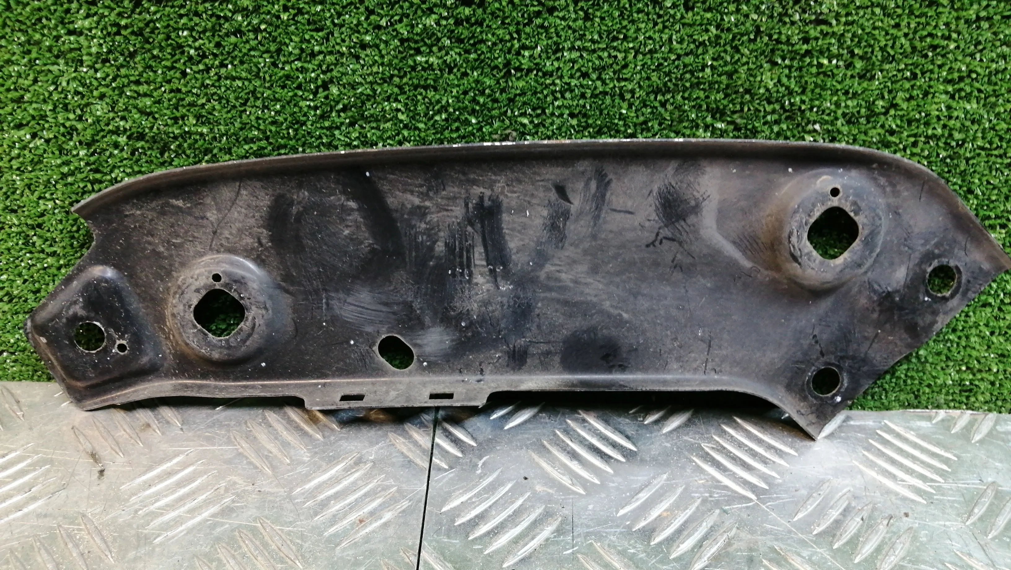 верхняя планка рамки радиатора Volkswagen CFF 162 Volkswagen Jetta CFF 162 5C6805932