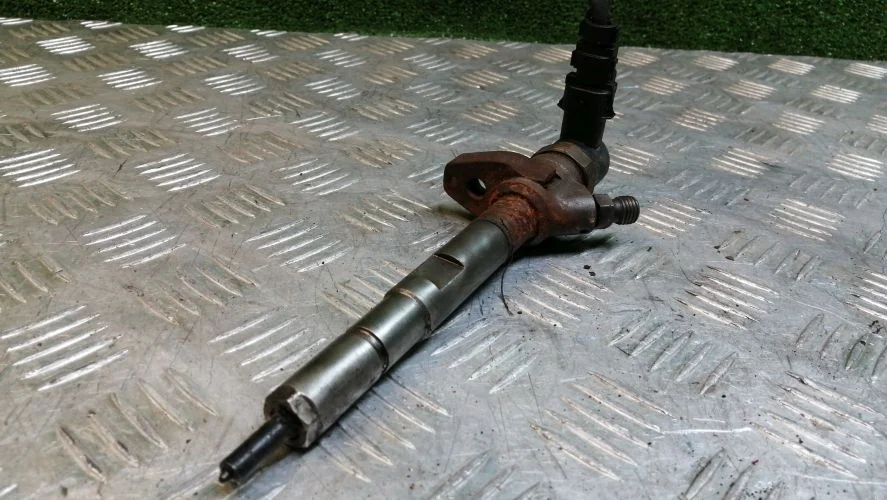 форсунка дизельная Kia,Hyundai D4CB BL,HR,TQ Kia,Hyundai Sorento,Porter,Starex D4CB BL,HR,TQ 338004A600