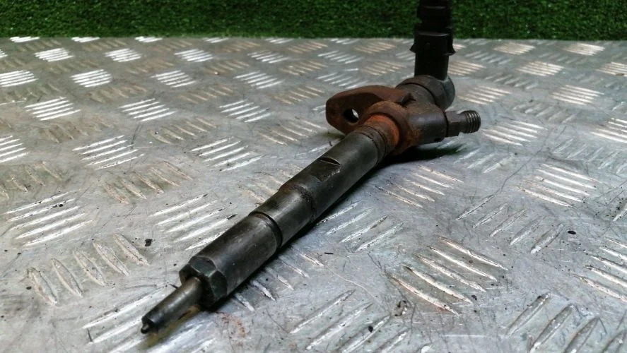 форсунка дизельная Kia,Hyundai D4CB BL,HR,TQ Kia,Hyundai Sorento,Porter,Starex D4CB BL,HR,TQ 338004A600