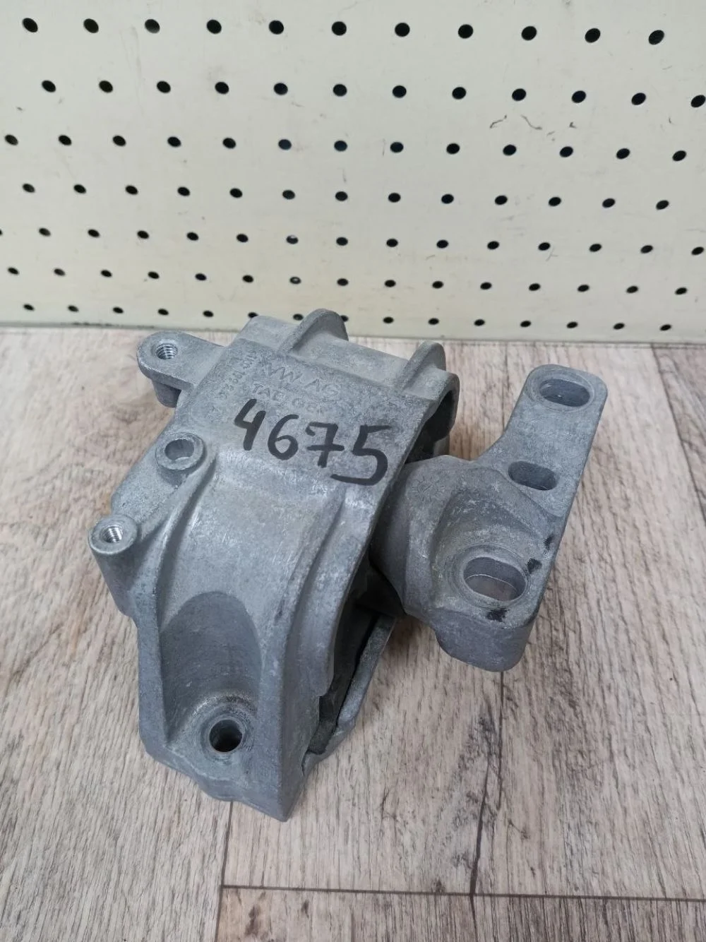 Опора двигателя Volkswagen Jetta V (2005—2011) Jetta V (2005—2011) 1K2