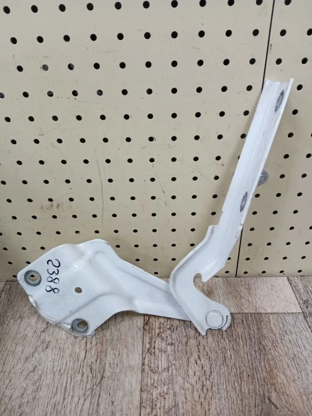 Петля капота Volkswagen Jetta VI (2010—2015) Jetta VI (2010—2015) 162, 163, AV2, AY2