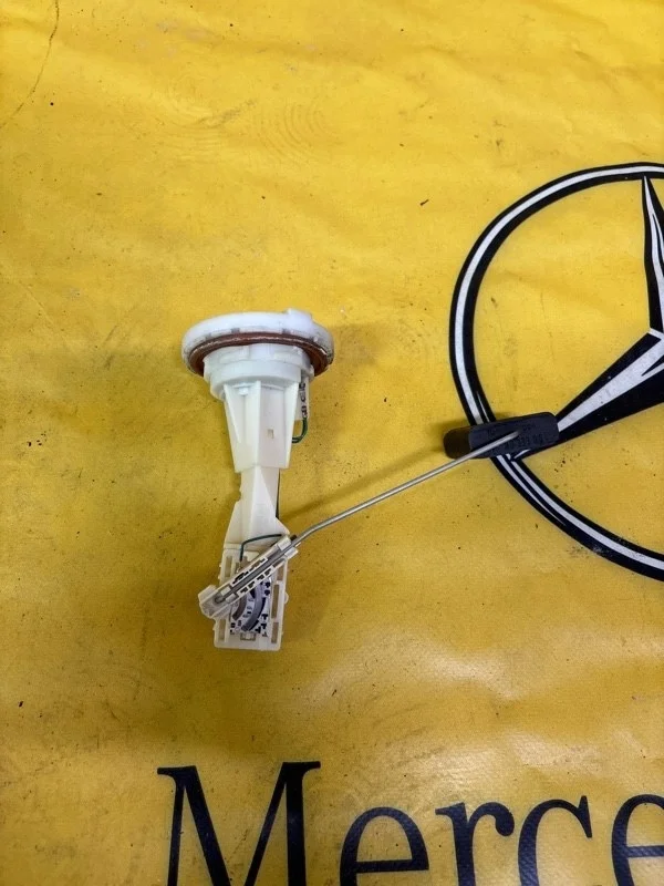Датчик уровня топлива Mercedes E-Class 2001 A2105421117 E210 112.914