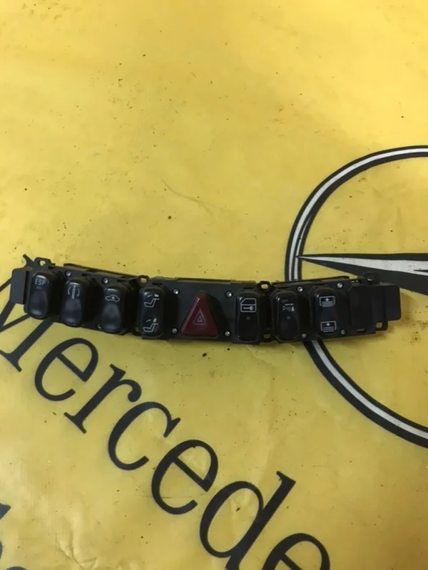 Блок кнопок центральной консоли Mercedes S-Class 2000 A2208216051 S220 113.960