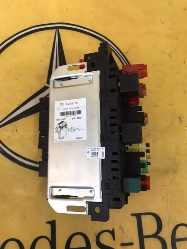 Блок предохранителей под капот Mercedes S-Class 2000 А0315451632 S220 113.960
