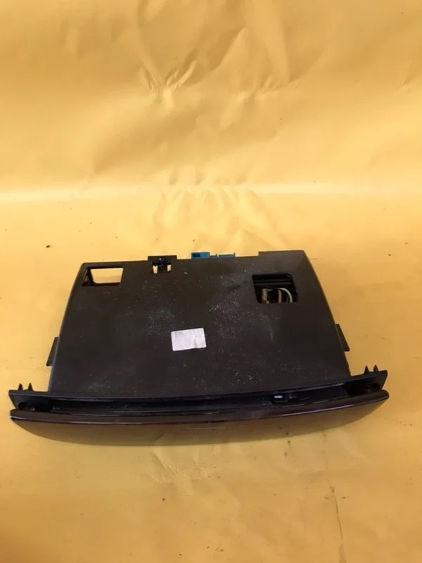 Пепельница Mercedes S-Class 2002 A2206800252 S220 112.944