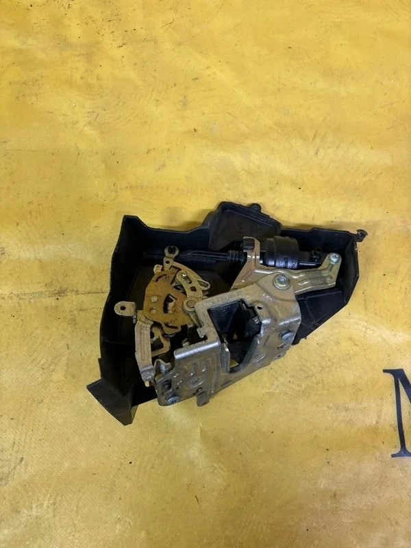 Замок двери Mercedes E-Class 2001 A2027300535 E210 112.914, задний левый