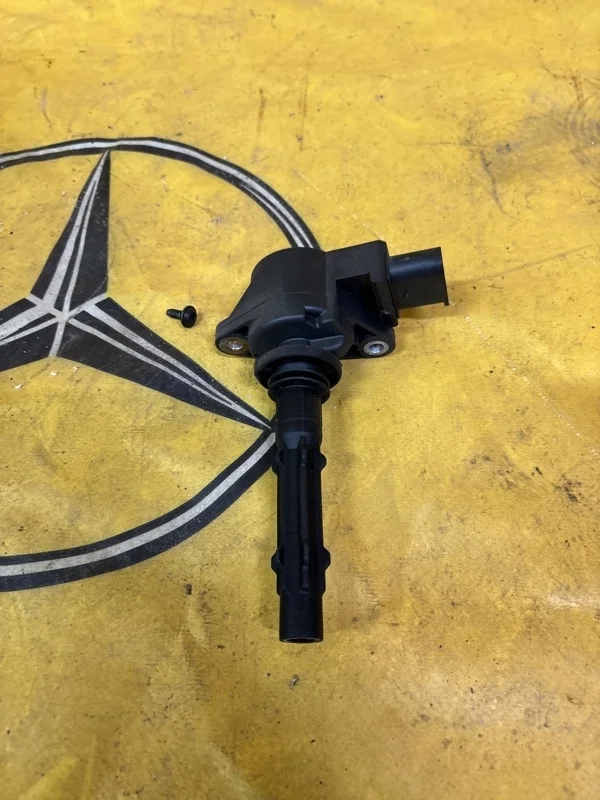 Катушка зажигания Mercedes C-Class 2010 A0001502780 C204 272.947