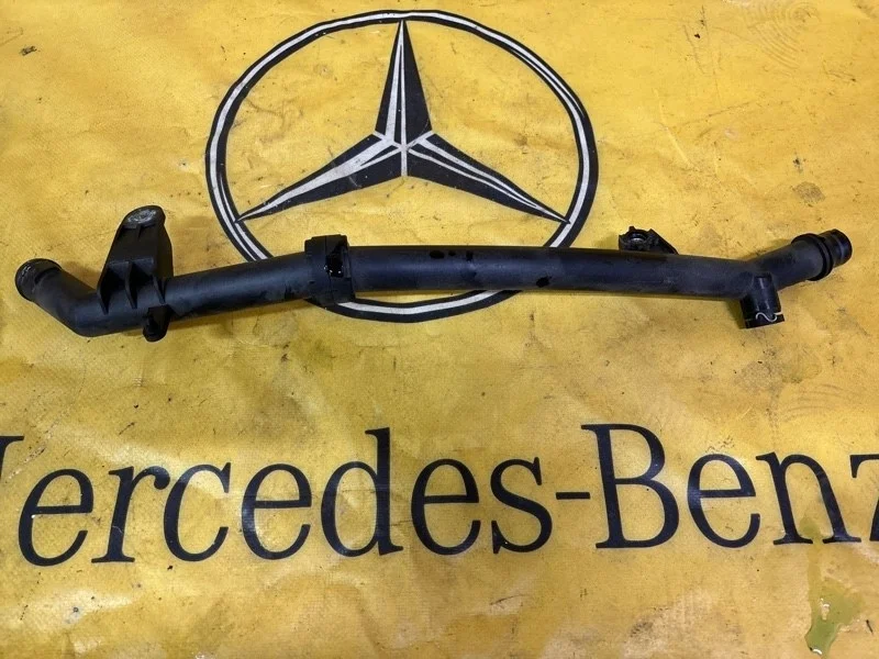 Патрубок системы охлаждения Mercedes C-Class 2010 A2712002452 C204 271.860