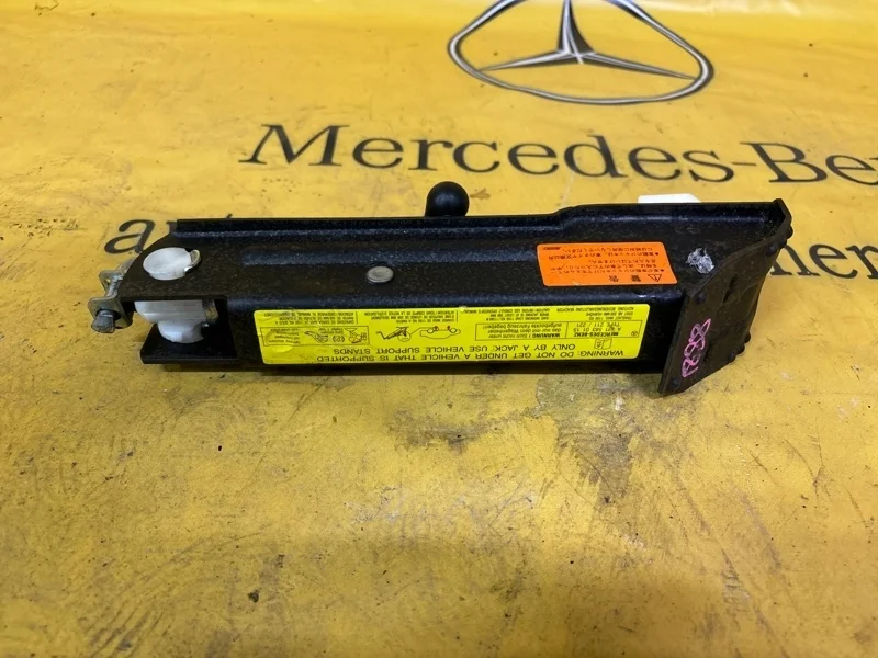 Домкрат Mercedes S-Class 2009 A2215830115 S221 272.965