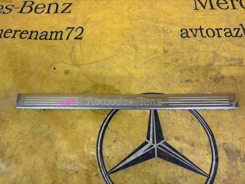 Накладка на порог салона Mercedes E-Class 2009 A2126860936 E212 272.980, передняя левая
