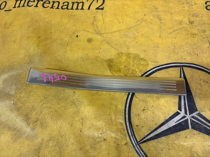 Накладка на порог салона Mercedes E-Class 2009 A2126861136 E212 272.980, задняя левая