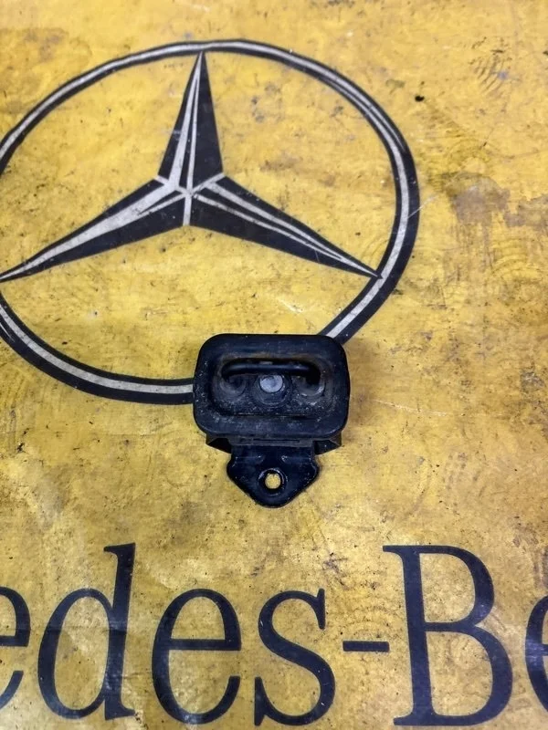 Замок капота Mercedes S-Class 2009 A2218800260 S221 272.965