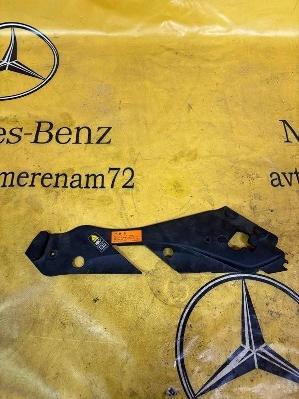 Накладка замка капота Mercedes C-Class 2010 A2048261424 C204 272.947, правая