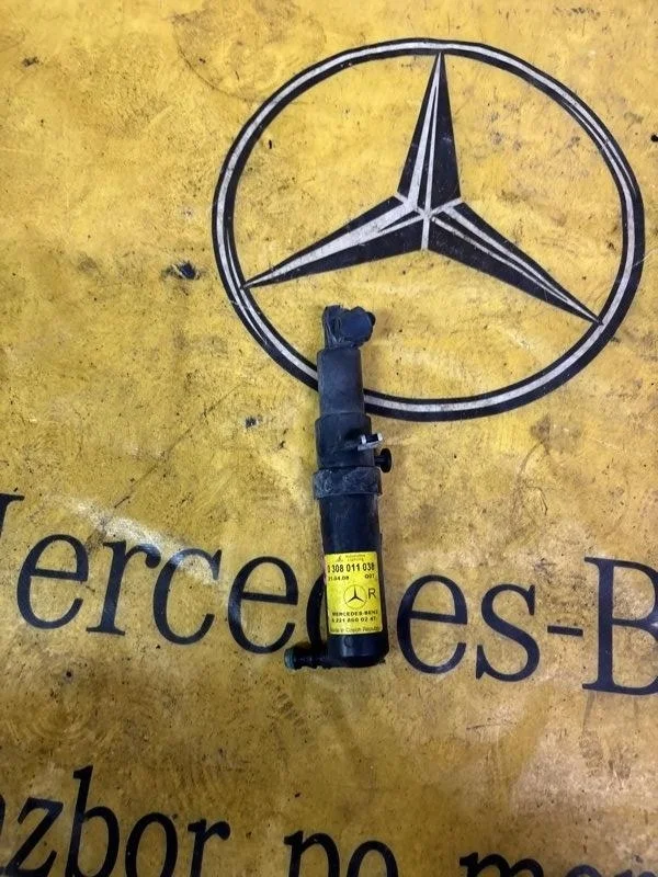 Форсунка омывателя фар Mercedes S-Class 2009 A2218600247 S221 272.965, передняя правая