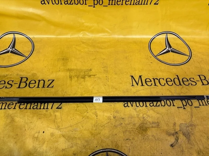 Молдинг стекла Mercedes C-Class 2010 A2047251665 C204 272.947, передний правый