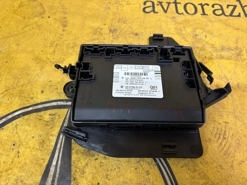 Блок управления дверьми Mercedes S-Class 2009 A2218704495 S221 272.965, передний левый