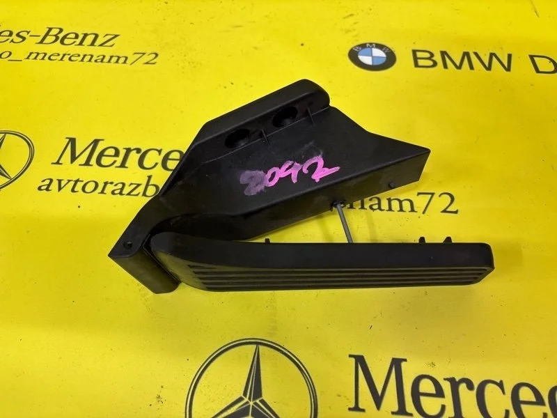 Педаль газа Mercedes C-Class 2010 A2043000004 C204 271.860