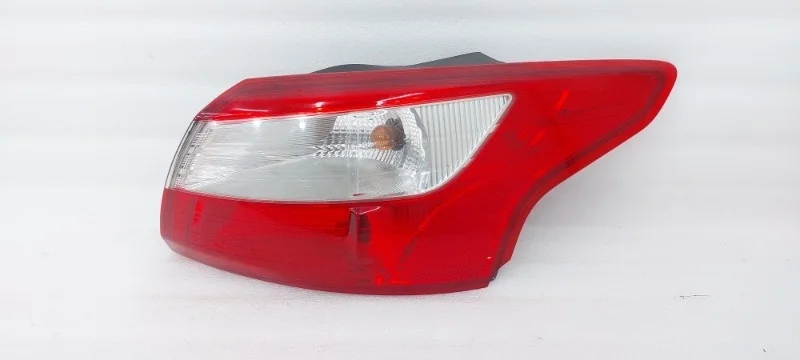 Фонарь Ford Focus 2013 CB8