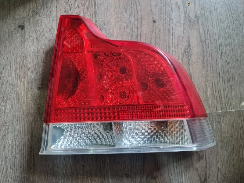 Фонарь с дефектом Volvo S60 2006