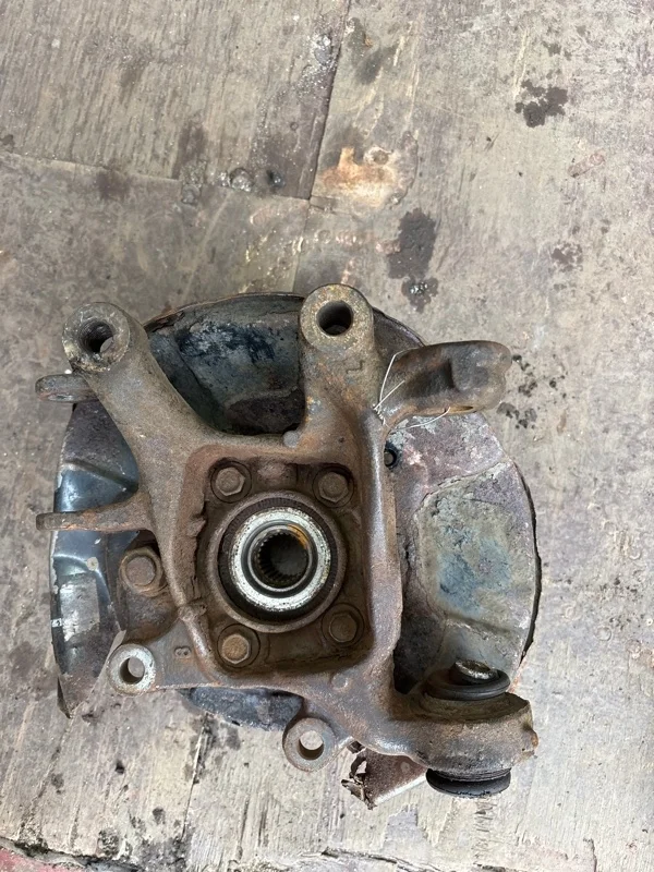 Кулак задний левый Toyota Rav 4 (CA40) (2012-2019) 2013