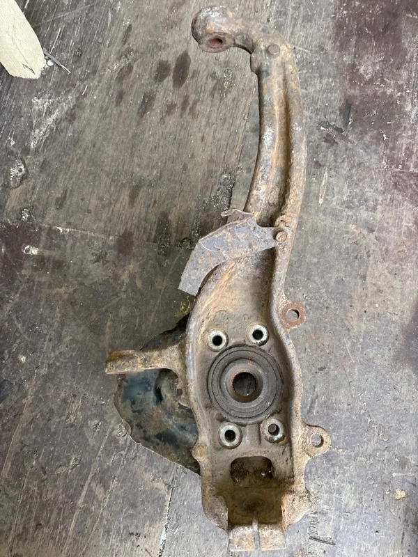 Кулак поворотный правый Nissan Navara (D40) 2004-2015 2009