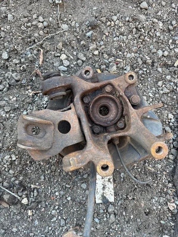 Кулак задний левый Toyota Rav 4 (XA30) (2005-2014) 2010