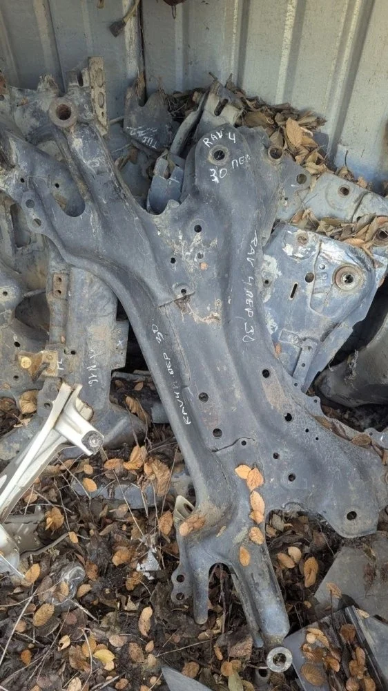Балка под двс Toyota Rav4 ACA30