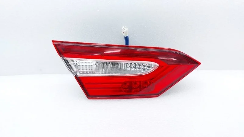Фонарь Toyota Camry 2019 70
