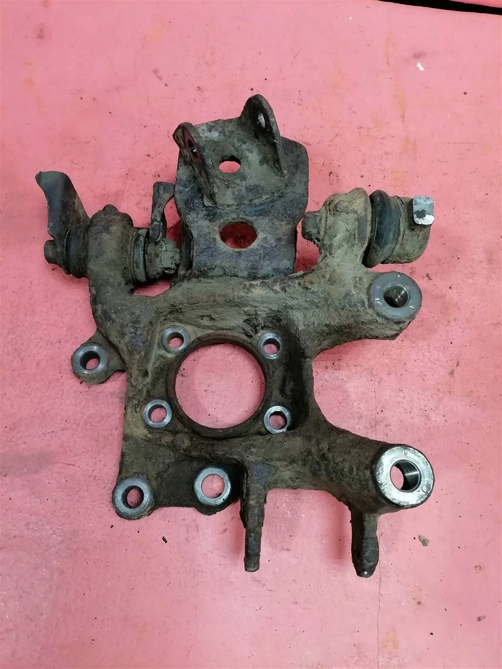 кулак поворотный Toyota RAV 4 2006-2013