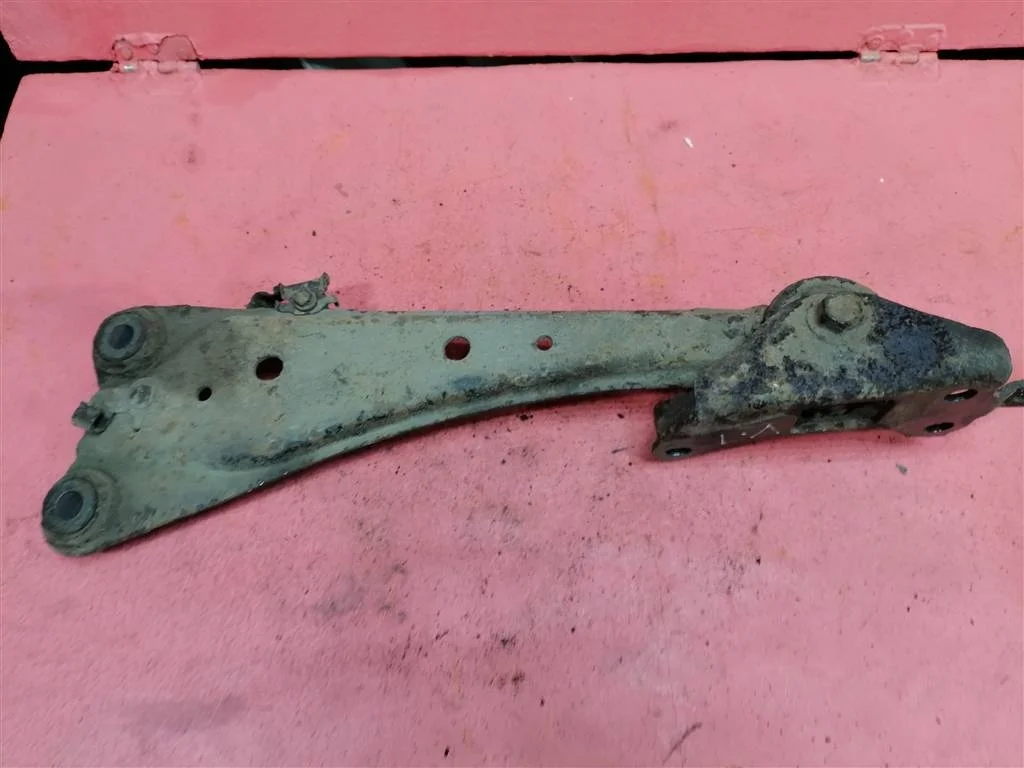 рычаг продольный Toyota RAV 4 2006-2013