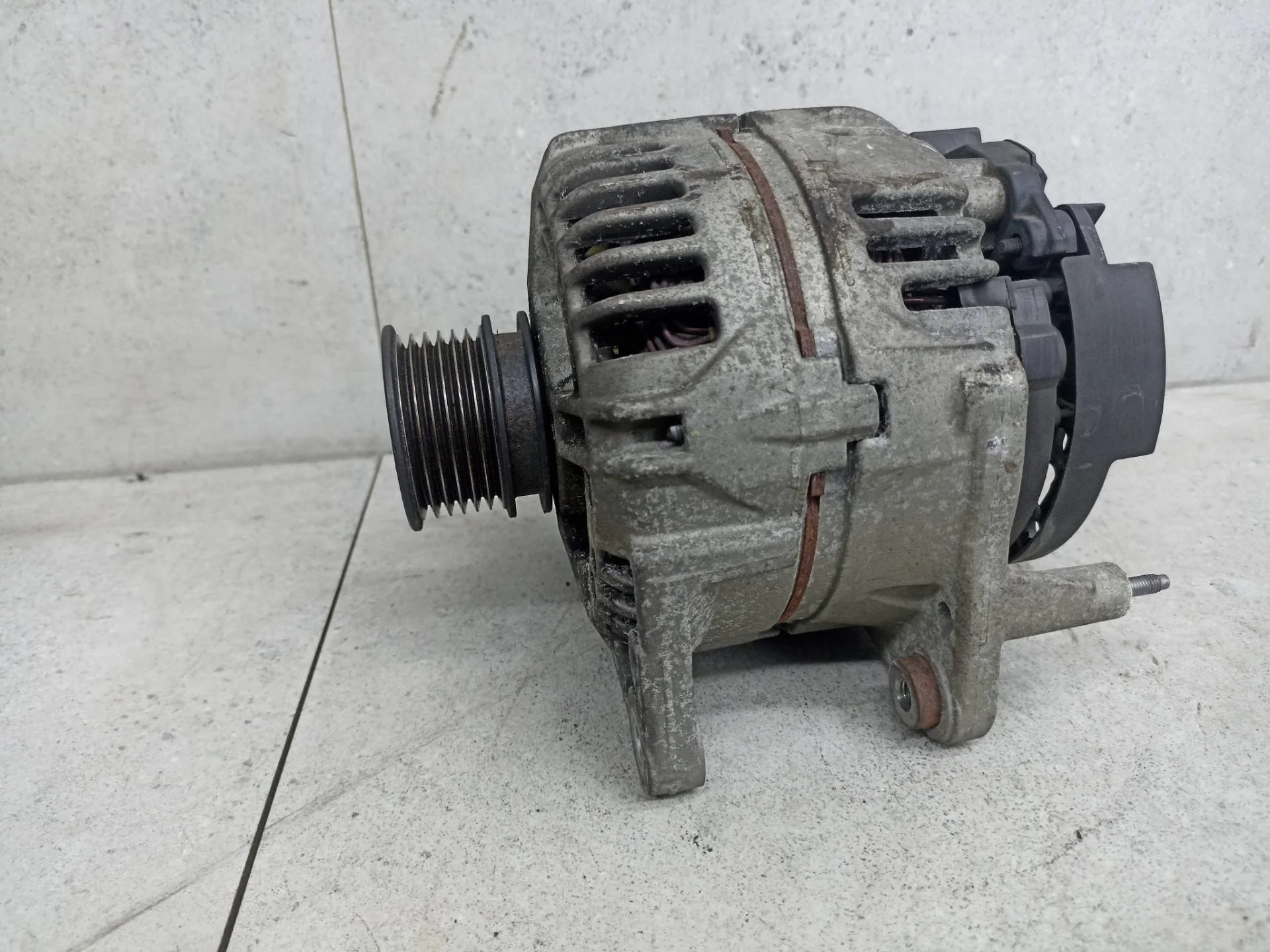 Генератор Volkswagen Polo 4 рест. 2006 037903025M